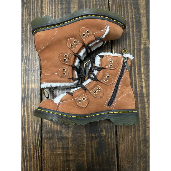 De. Martens 1460 Lace To toe fur lined size 8 NWOB - Picture 2 of 9